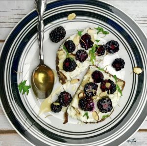 This ricotta and blackberry toast is a calorie controlled breakfast or snack for morning or anytime of day. Plus is packed with protein