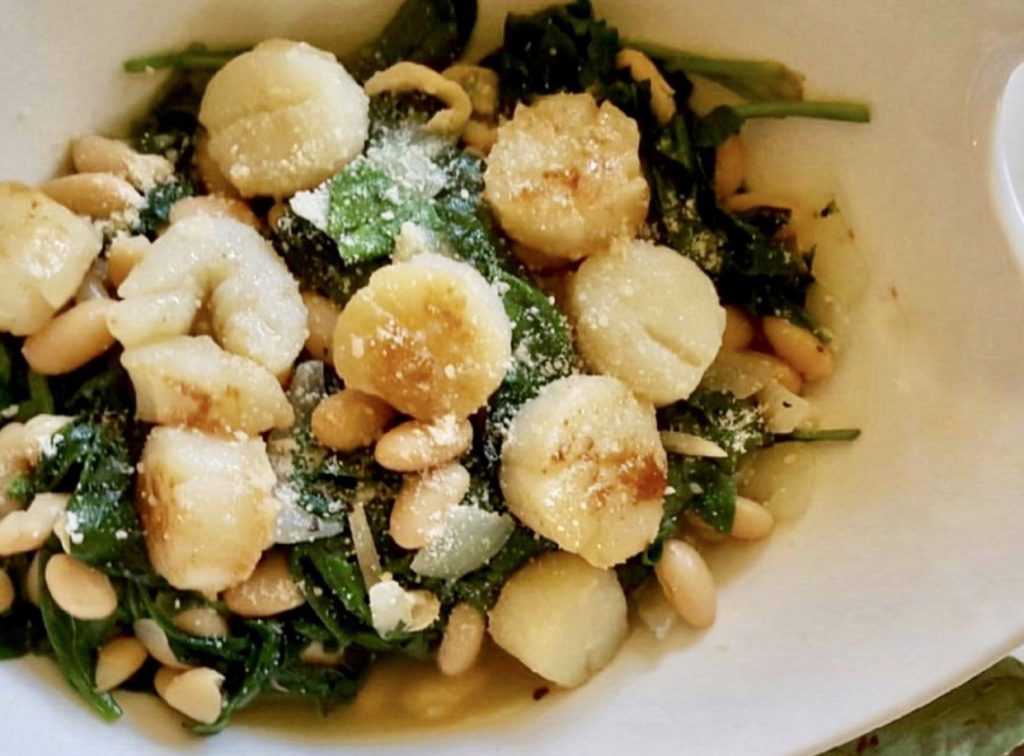 This seared sea scallops with beans and spinach dish combines three highly nutritious foods into one meal, and is absolutely delicious
