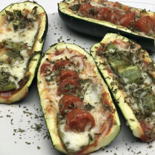How to make zucchini pizza boats - the recipe, caloreis and nutrition information