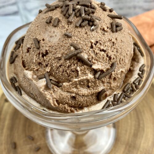 This low-fat, lower-calorie chocolate ice cream is a packed with protein and has a rich, decadent taste. A perfect treat to feed your sweet tooth