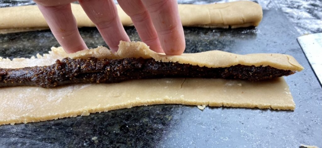 How To Make Homeade Fig Newtons - adding the fig filling